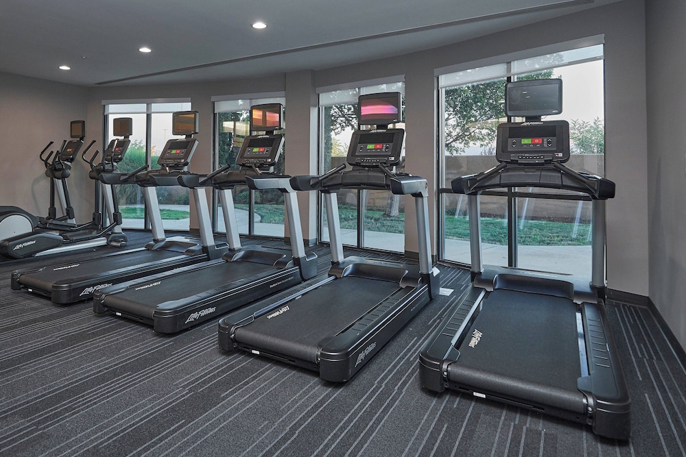 Courtyard by Marriott Medford Airport - photo 45