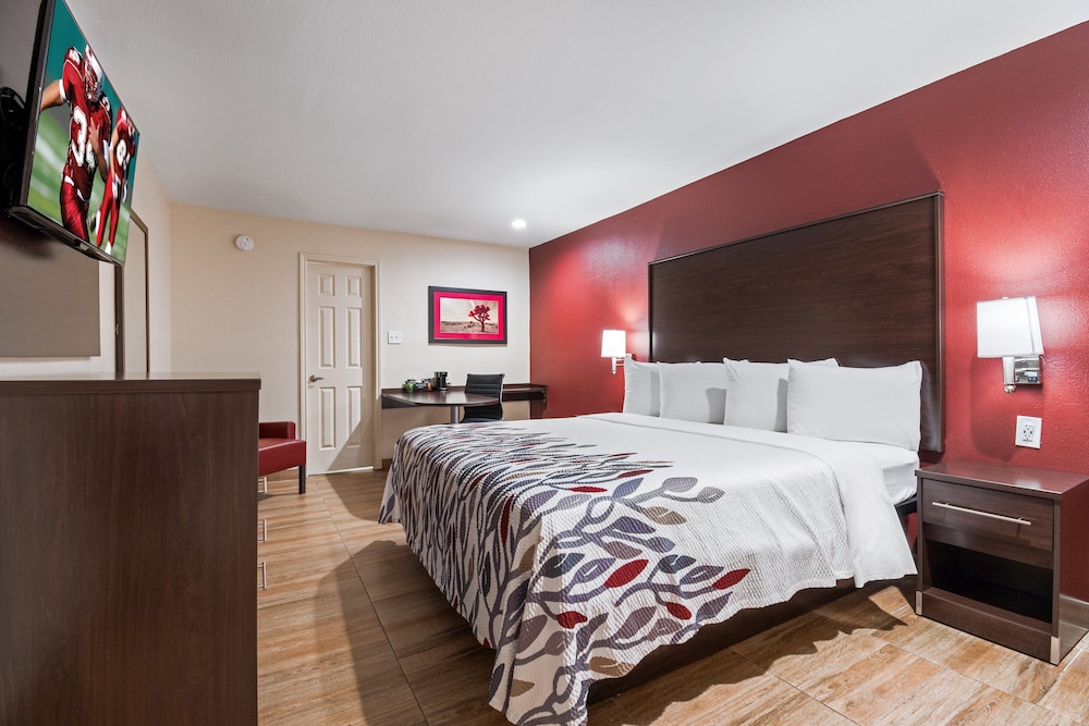 Red Roof Inn Houston Spring North - photo 13
