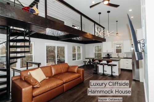 Luxury Cliffside Hammock House — 4-Star Luxury Hotel in Wellington, United States