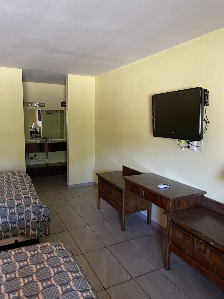 Linder Motor Lodge - photo 19