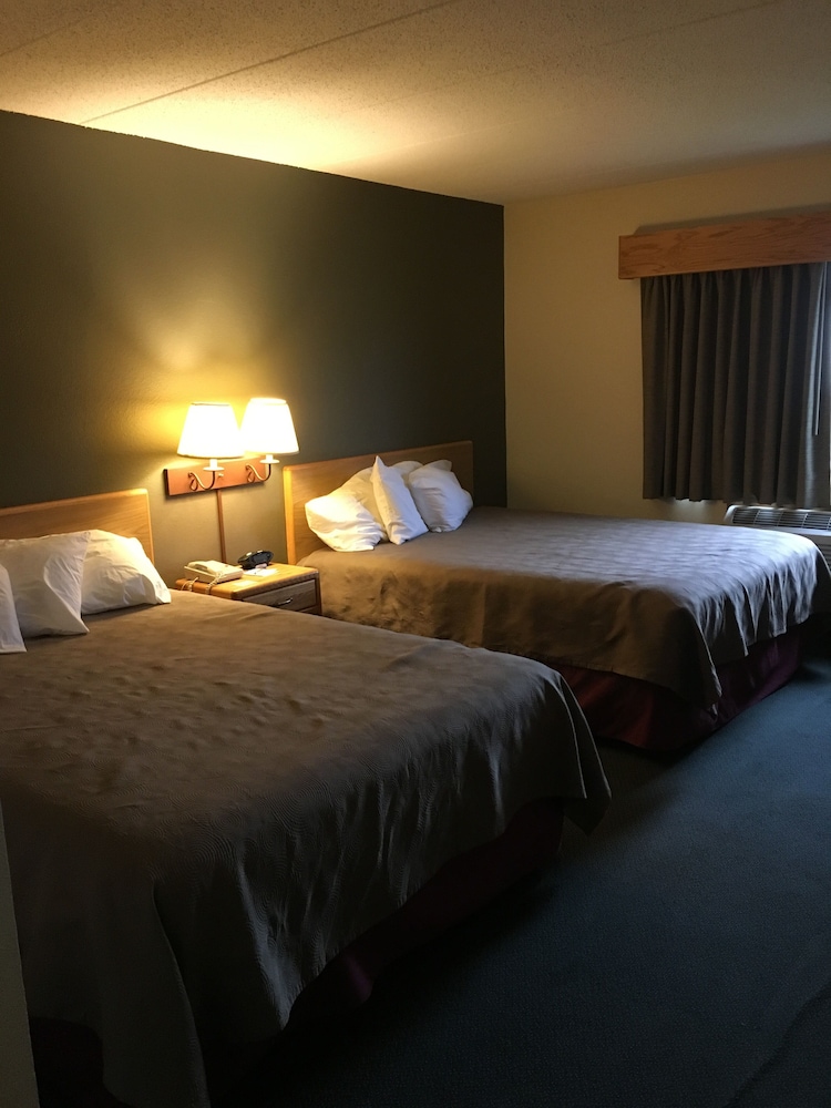 Moose Lake Lodge & Suites - photo 6