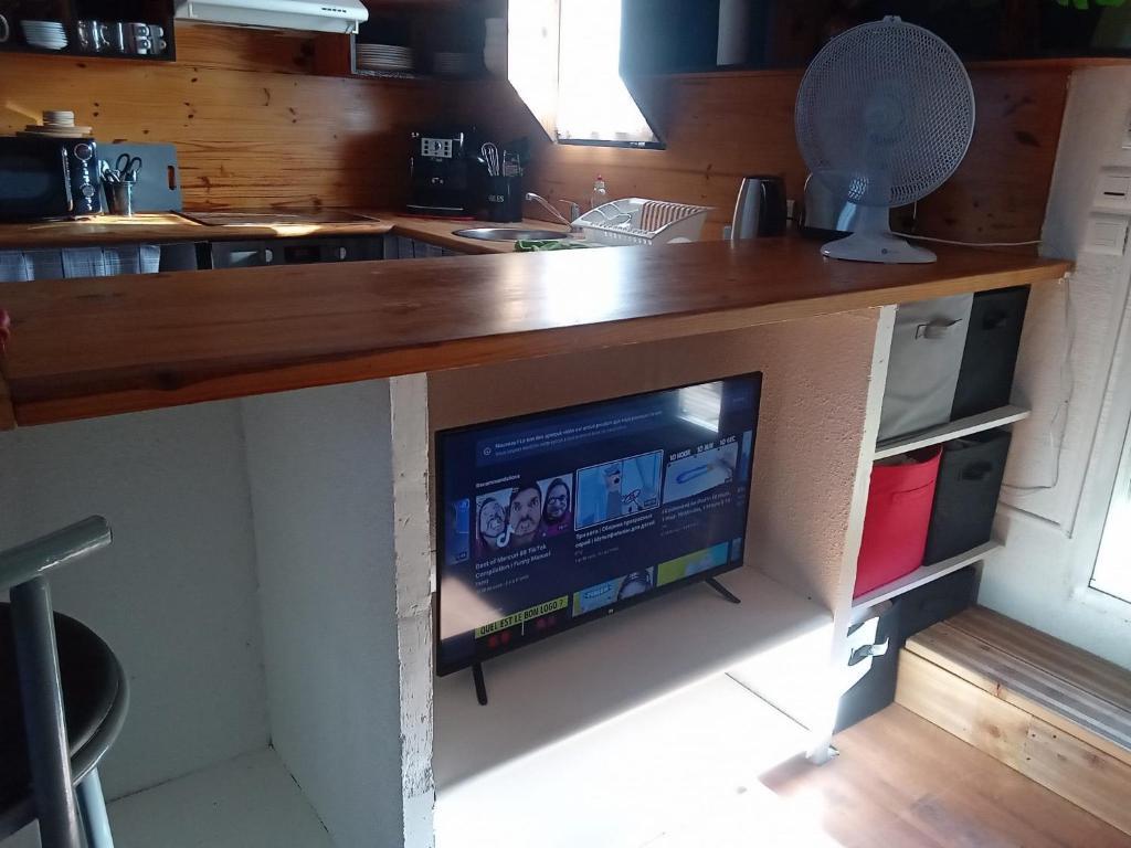 Bel T2 climatisé à Port Leucate 4 pers Terrasse PKG privé Proche plage FR 1 727 29 in Leucate, France