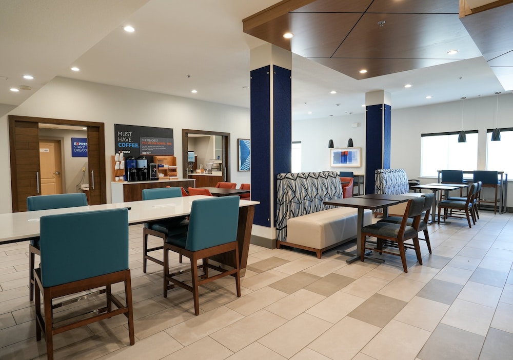 Holiday Inn Express & Suites Dallas Southwest Cedar Hill by IHG - photo 39