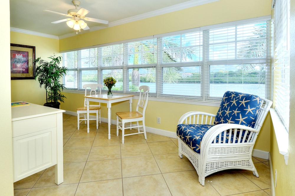 Barefoot Beach Resort - photo 21