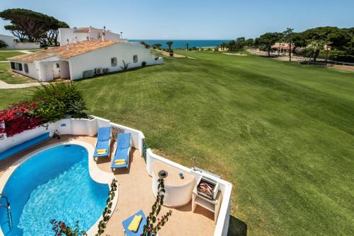 Mng Elliott51 in Almancil, Portugal