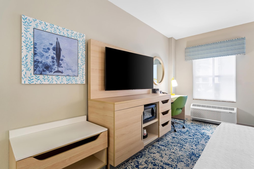 Hampton Inn & Suites St. Petersburg Downtown - photo 31