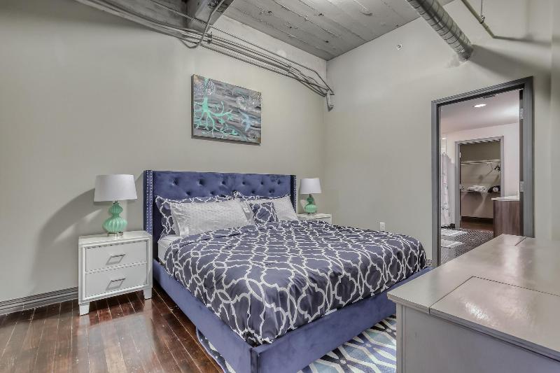 Luxury Downtown Dallas Stay by Amyfinehouse - photo 100