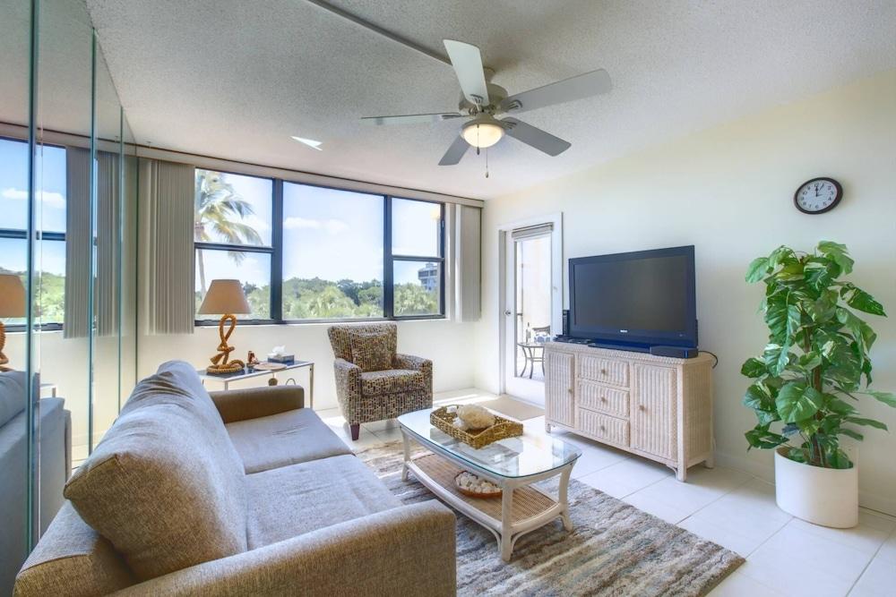 Harbor Towers Yacht Pool 1 Br condo by RedAwning - photo 9