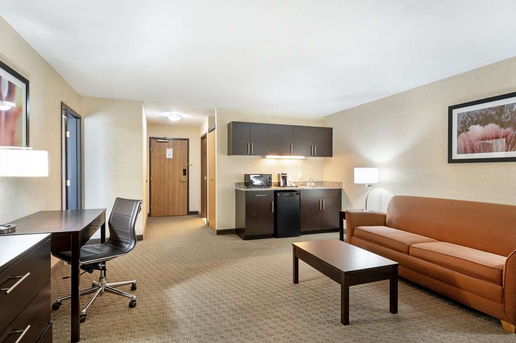 Best Western Plus Howe Inn - photo 26