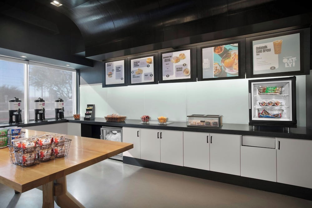 Aloft Phoenix Airport - photo 26