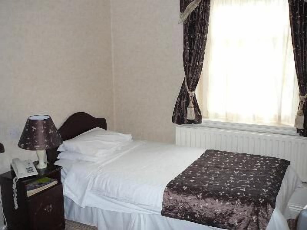 Dooly’s Hotel