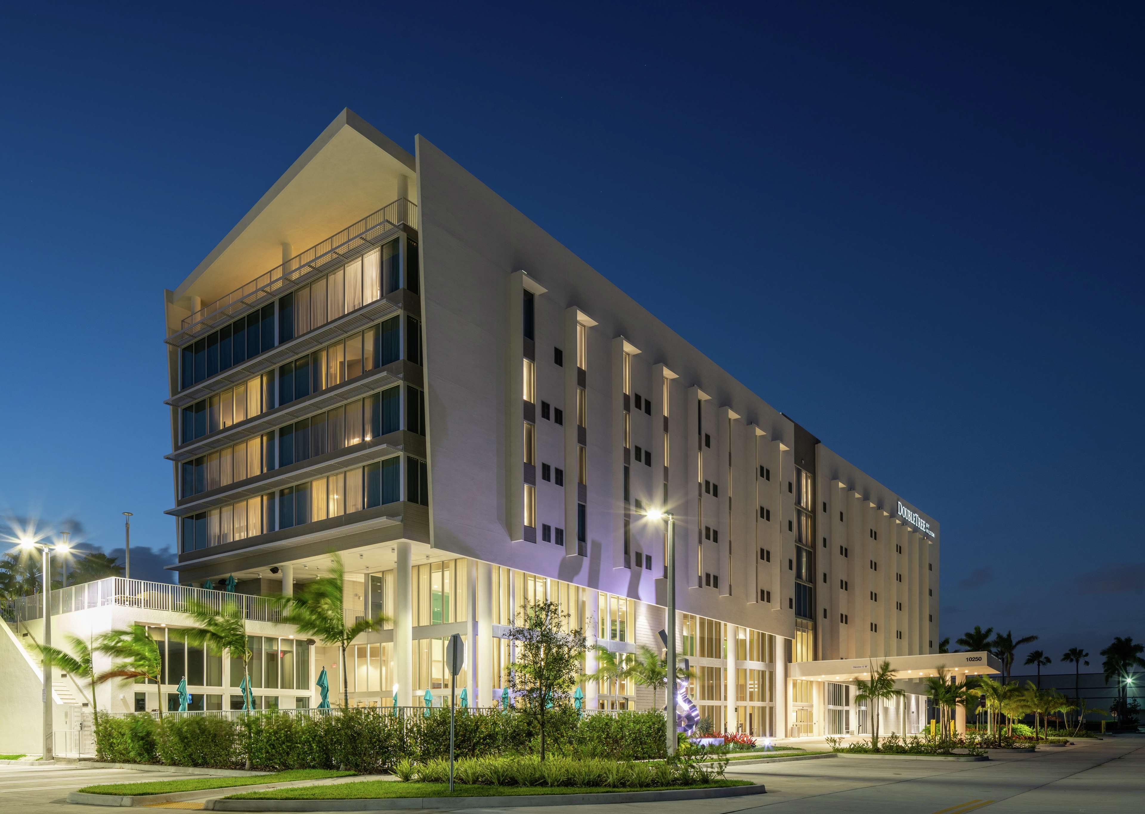 DoubleTree by Hilton Miami Doral FL — 4-Star Luxury Hotel in Miami, United States