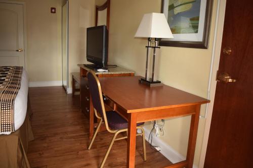 Atkinson Inn & Suites - photo 16