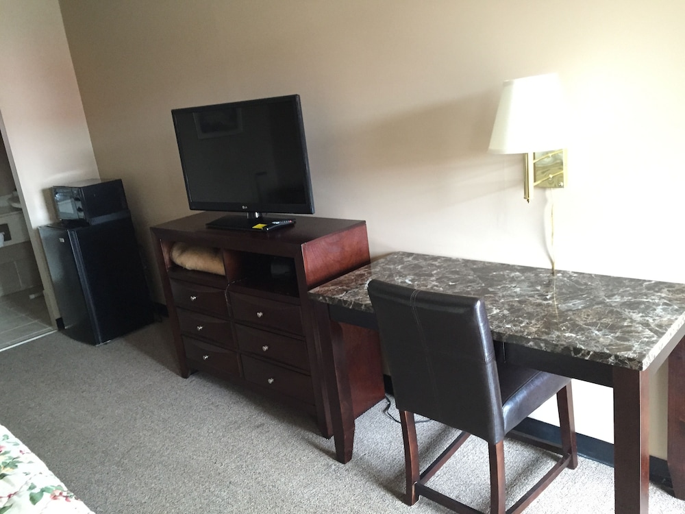 Highway Inn - photo 12