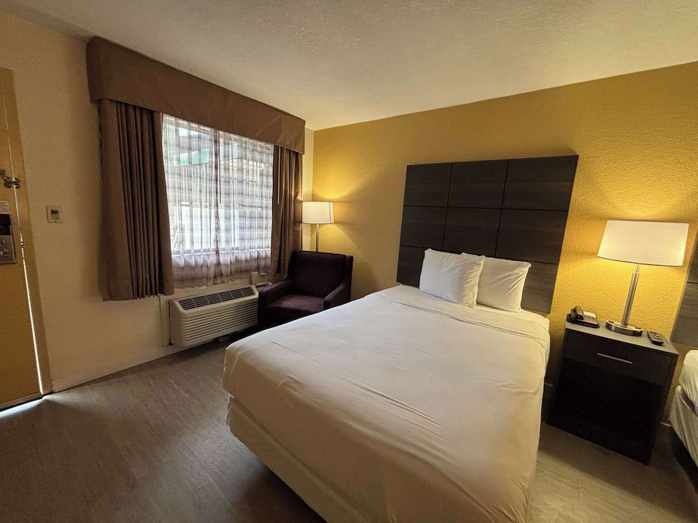 Studio 6 Suites Charlotte NC Northlake - photo 4