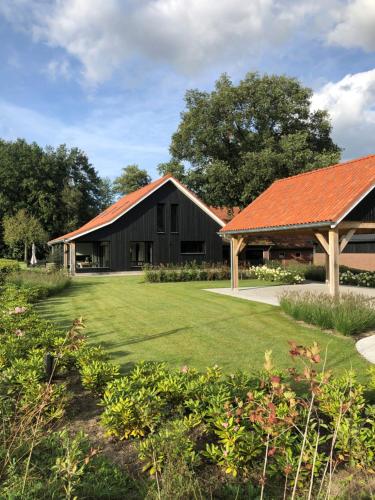 Smithoes - carbon neutral hotel in Unknown City