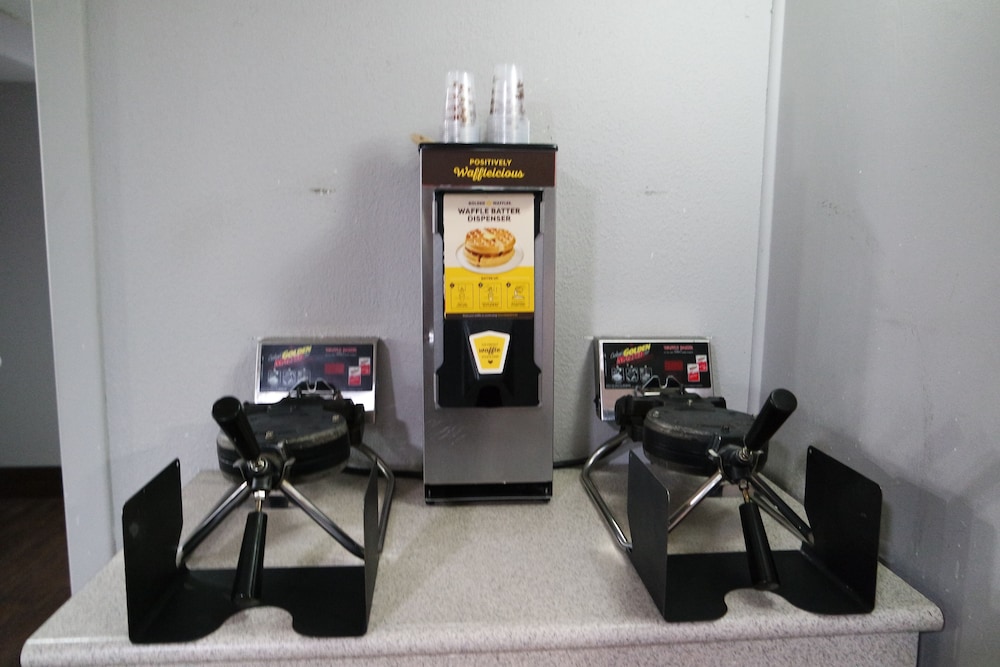 Super 8 by Wyndham Savannah - photo 39