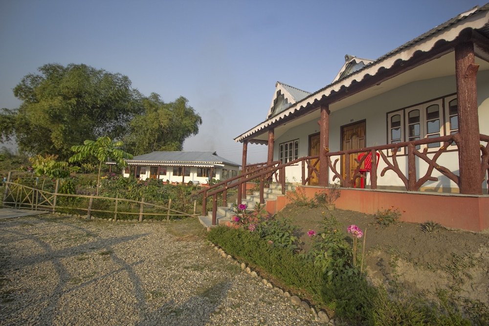 OYO 30159 Resort Sonar Gaon — hotel in Jalpaiguri