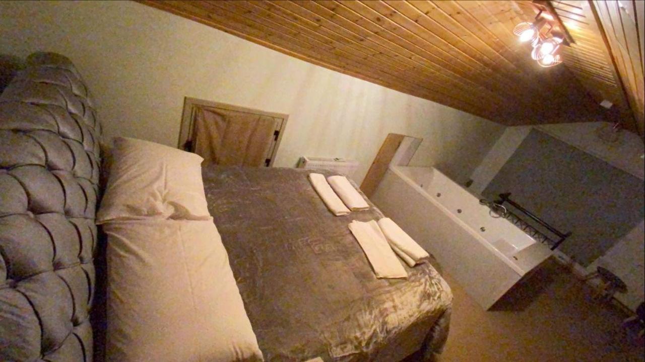 Aprosmeno Jacuzzi House 2