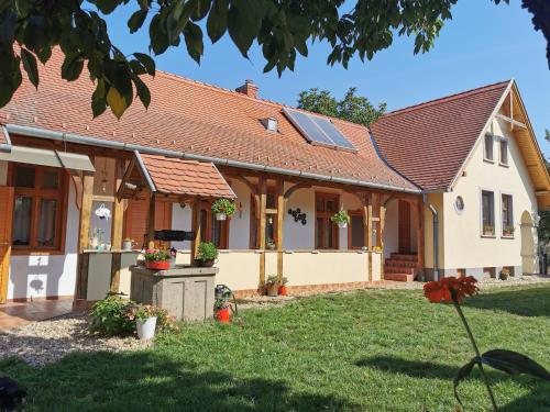 Aromaporta - carbon neutral hotel in Unknown City