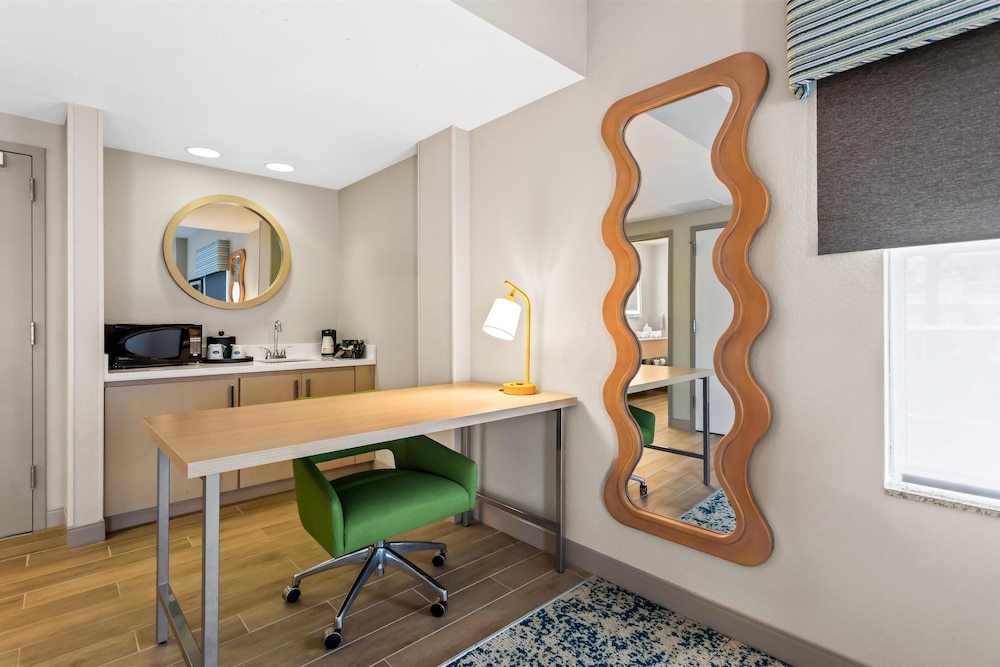 Hampton Inn & Suites St. Petersburg Downtown - photo 8