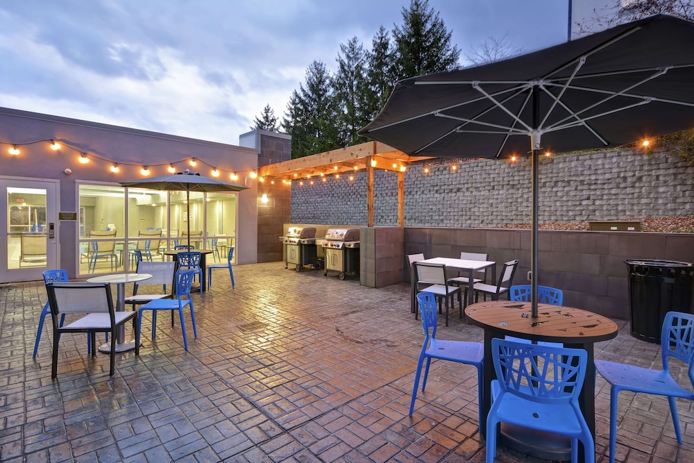 Home2 Suites by Hilton Grand Rapids North - photo 40