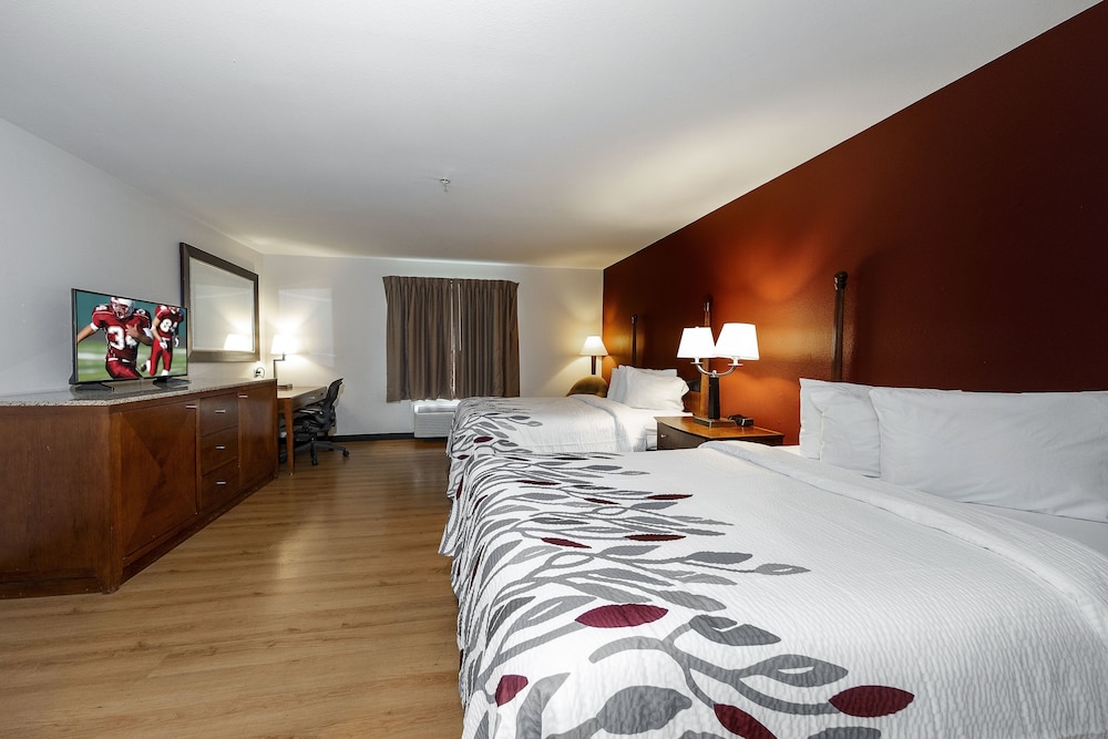 Red Roof Inn & Suites Biloxi Ocean Springs - photo 23