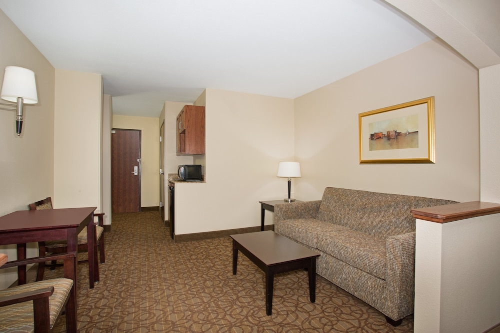 Holiday Inn Express Hotel & Suites Concordia by IHG - photo 8