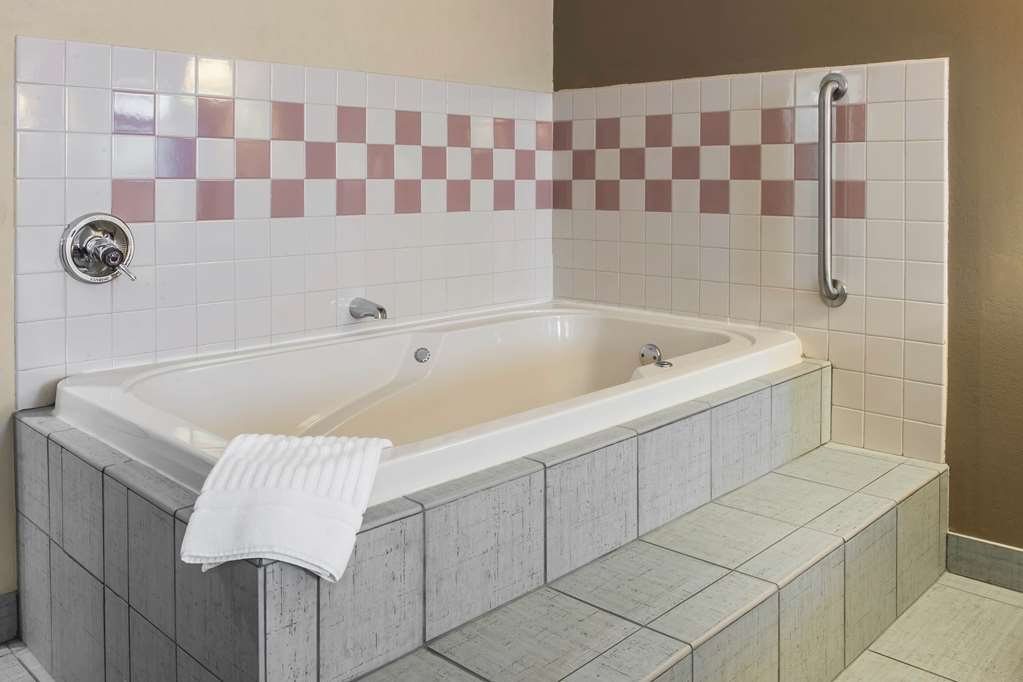 Quality Inn Defiance - photo 14