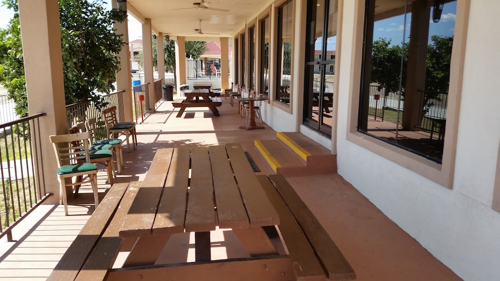 Lakeview Inn & Suites - photo 39