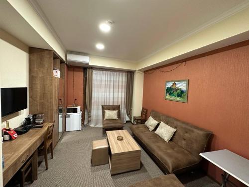 5 Rooms near 300 Aragveli metro station