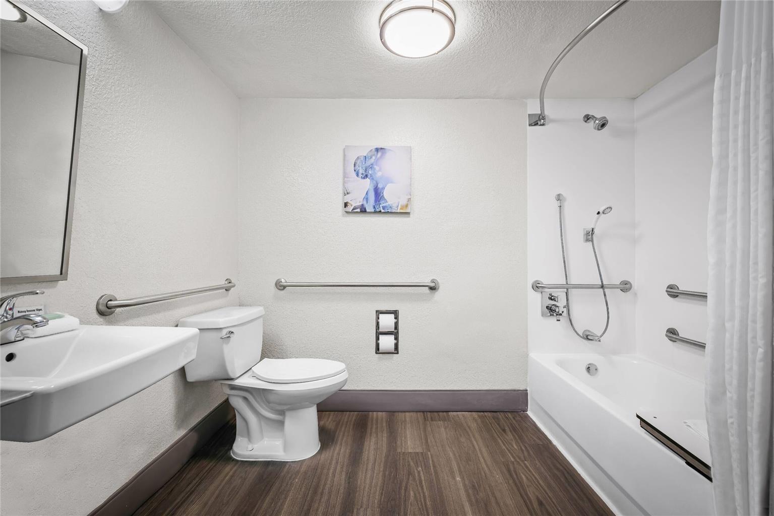 La Quinta Inn & Suites by Wyndham Miami Airport West - photo 30