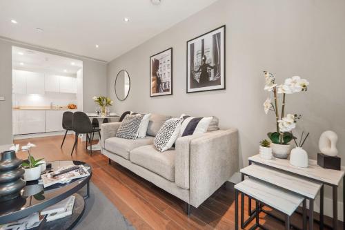 Luxury 1 bed flat minutes from Canary Wharf and South Quay Station — 4-Star Luxury Hotel in London, United Kingdom