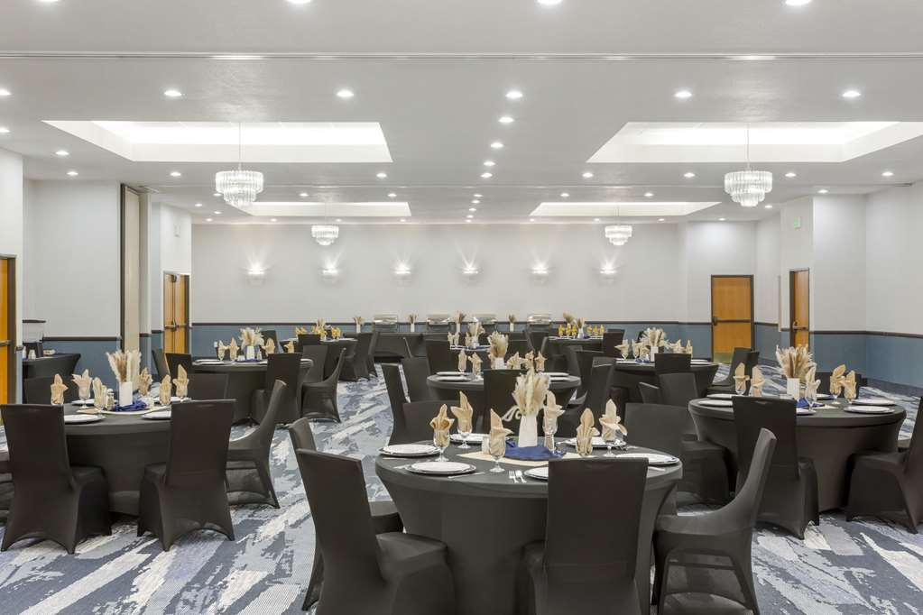 Comfort Suites Ogden Conference Center - photo 45