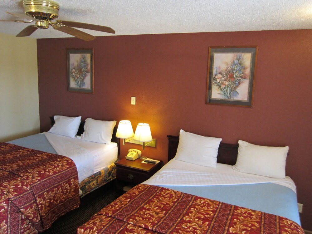 First Western Inn - photo 8