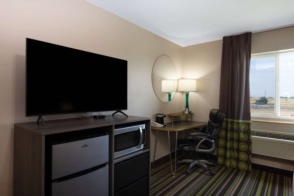 Super 8 by Wyndham Belgrade Bozeman Airport - photo 22