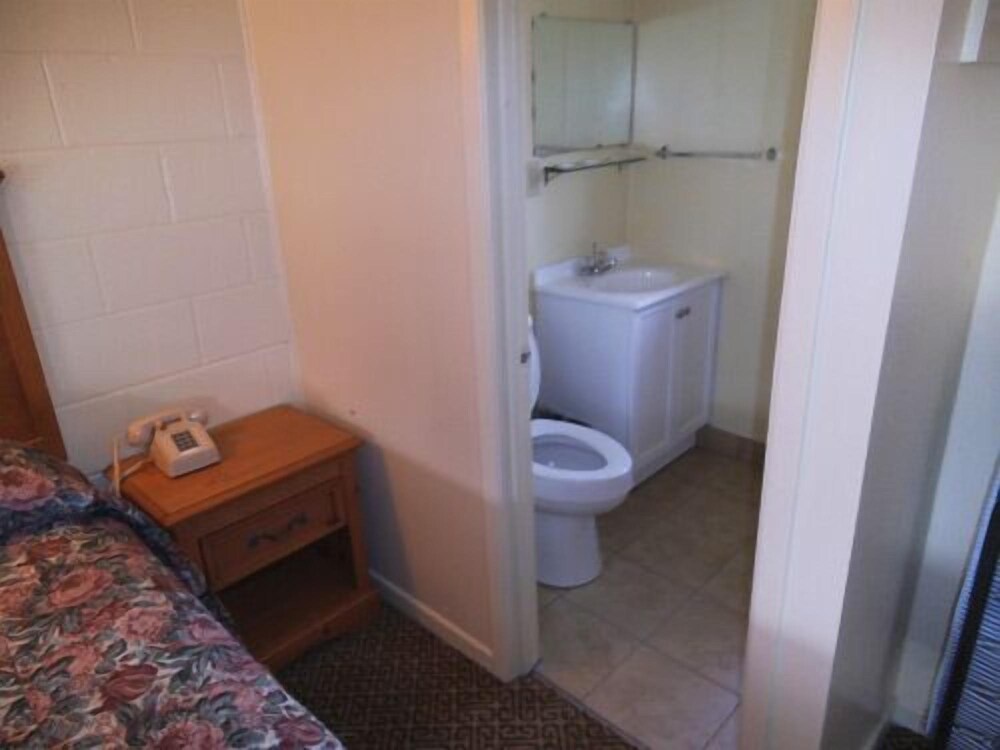 Relax Inn Franklin - photo 19