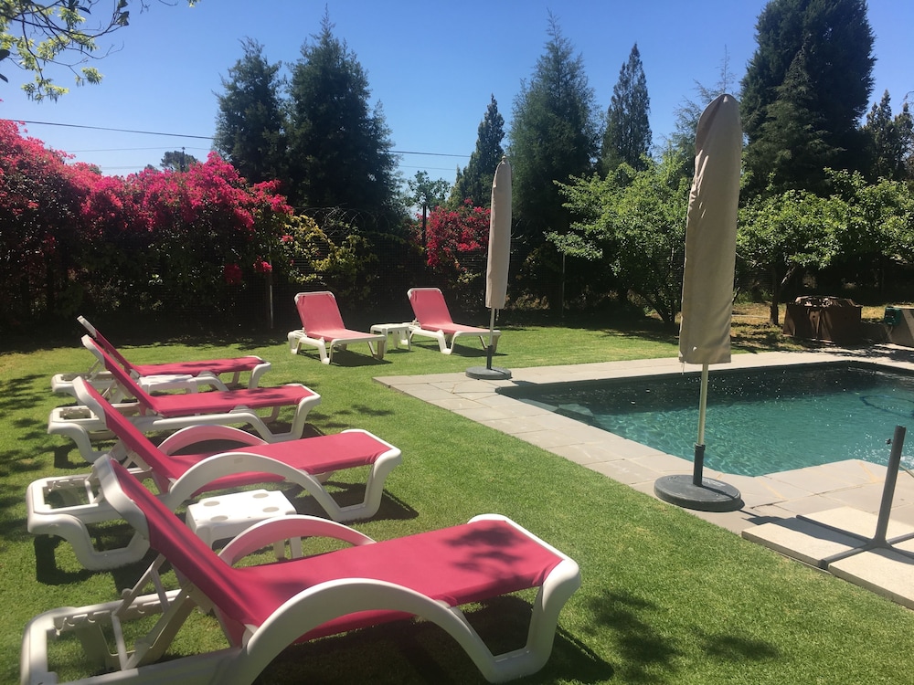 Paarl Nuwerus Lodge — 4-Star Luxury Hotel in Paarl, South Africa