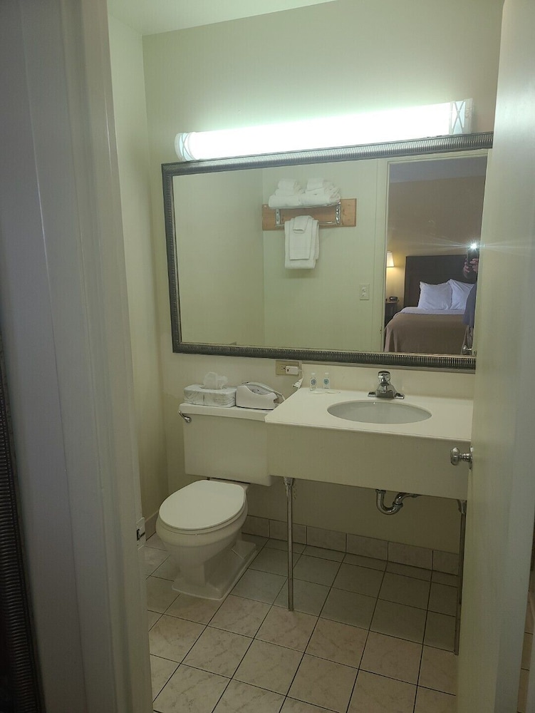 Budget Inn Farmington - photo 17