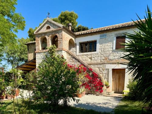 Casa Ancarano Historic Cottage Panoramic position sea 3km 4 8pers — 4-Star Luxury Hotel in Sirolo, Italy