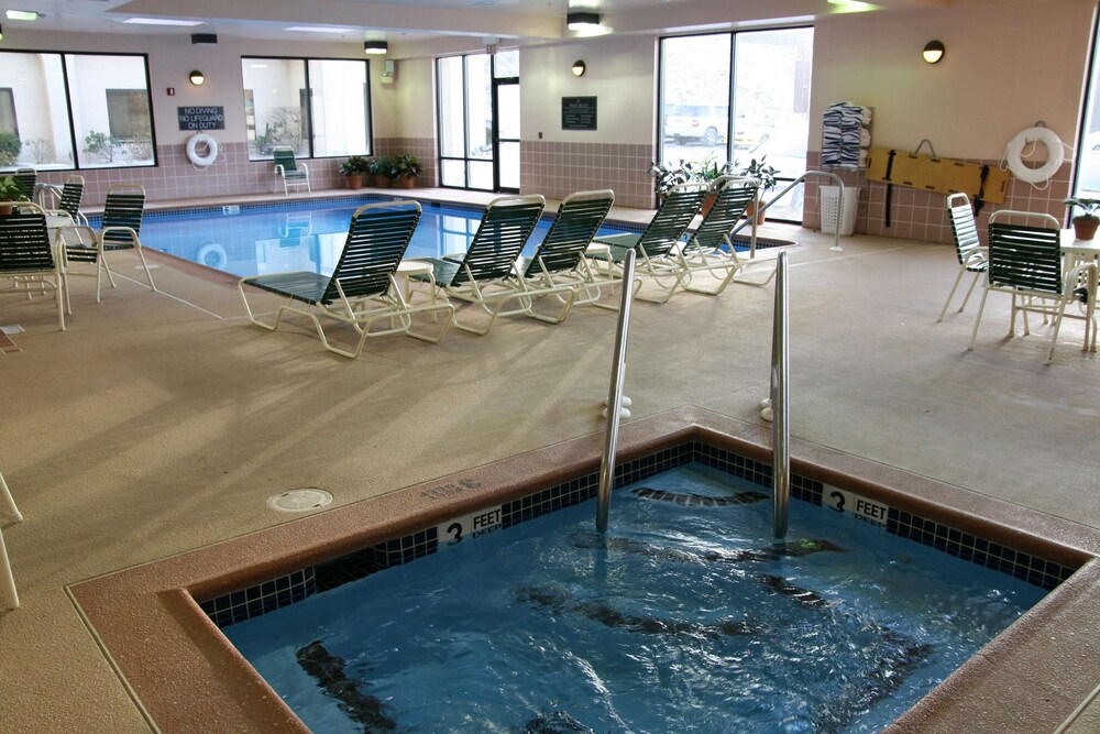 Hampton Inn Altoona - photo 25