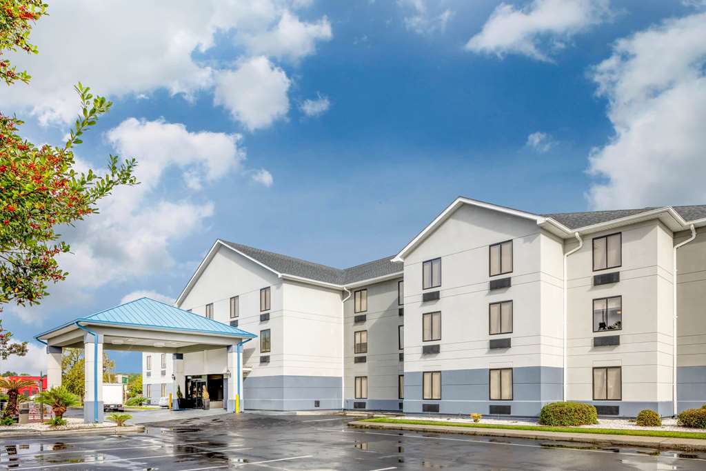 Baymont by Wyndham Pooler Savannah - carbon neutral hotel in Pooler