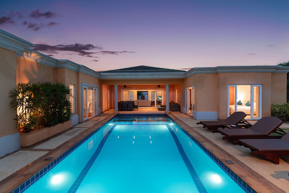 Sunset View Luxury Pool Villa — 4-Star Luxury Hotel in Pattaya, Thailand