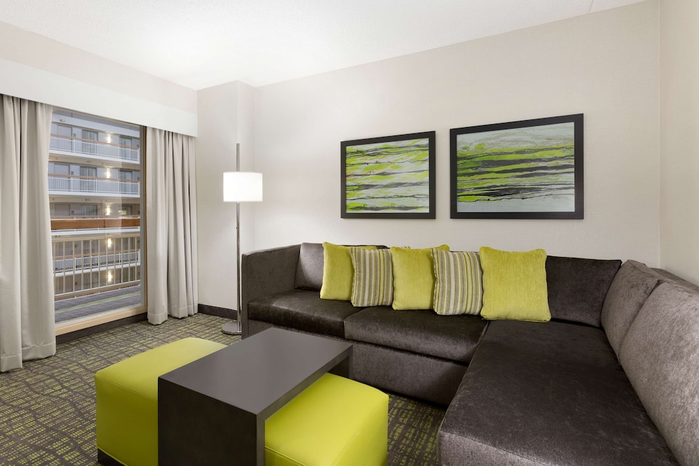 Embassy Suites by Hilton Newark Wilmington South - photo 8