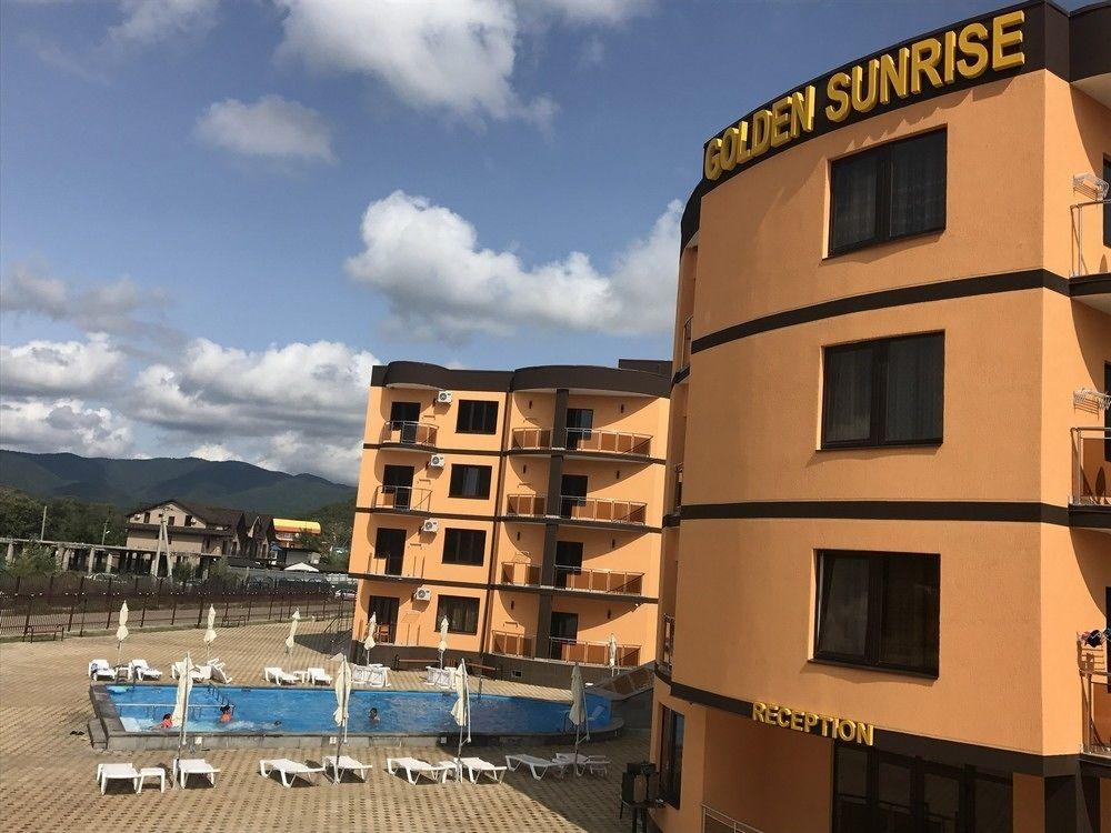 Golden Sunrise Hotel - carbon neutral hotel in Lermontovo