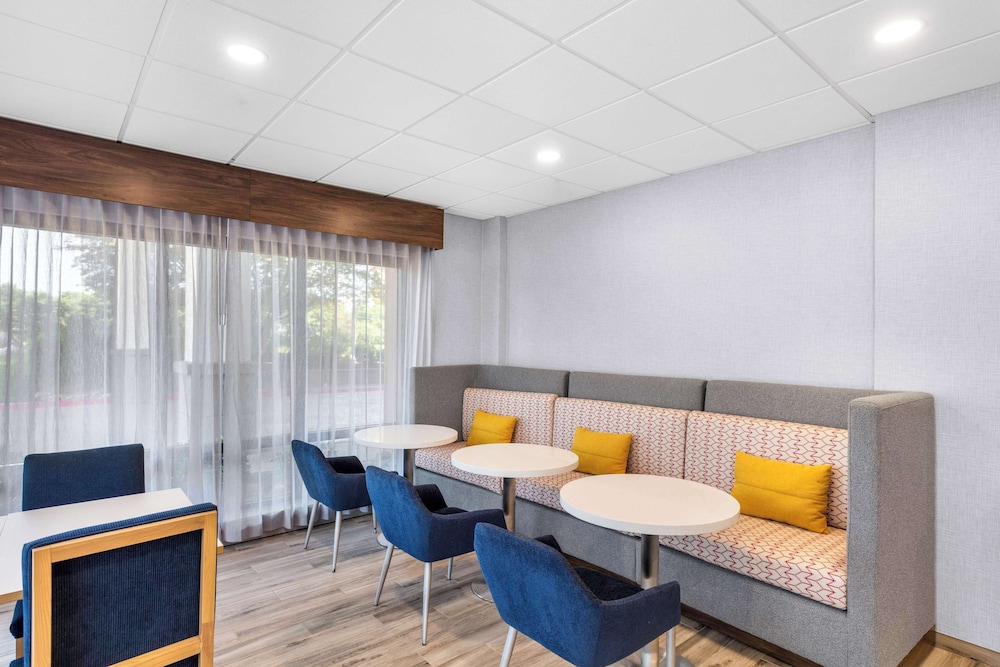 Hampton Inn Knoxville Airport - photo 30