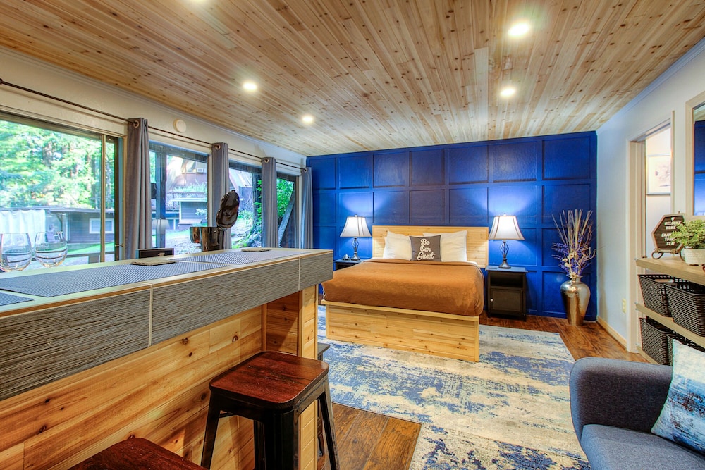 Redwoods River Resort - carbon neutral hotel in California