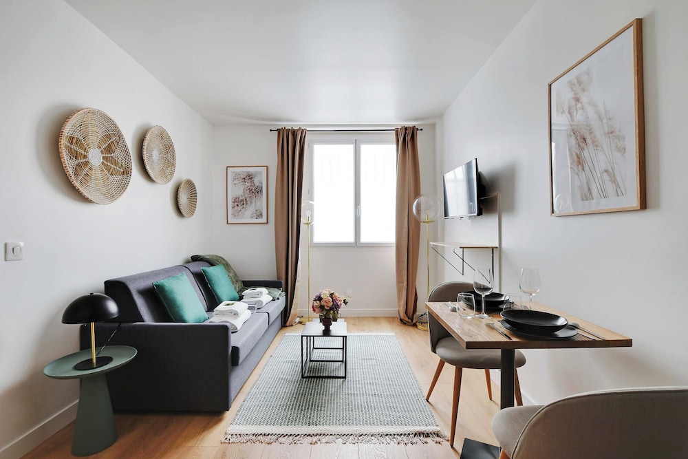 Peaceful Studio 2p Moulin Rouge — 4-Star Luxury Hotel in Paris, France