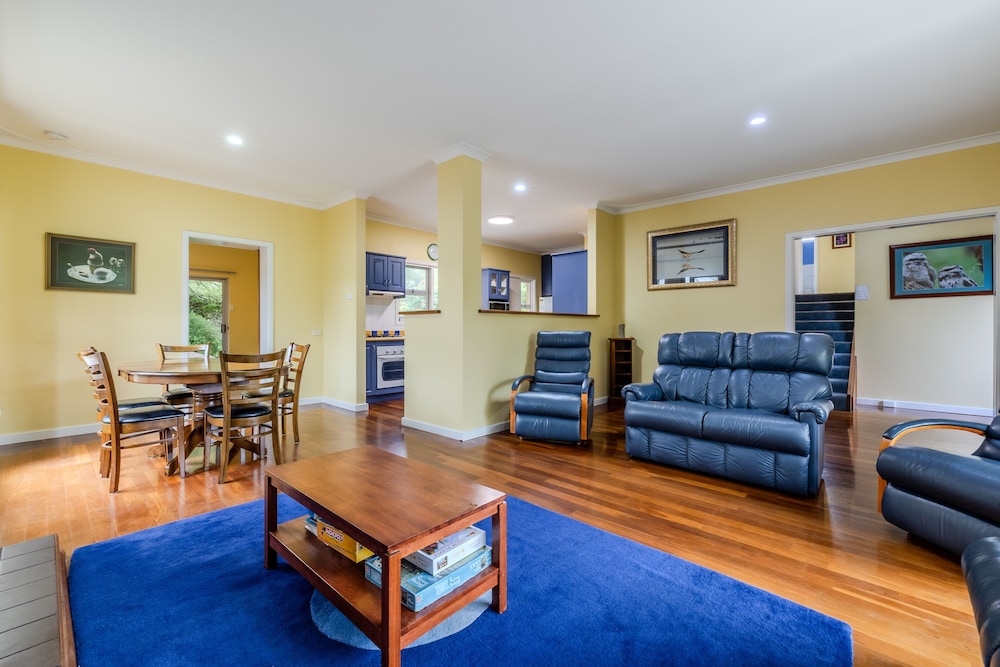 Hollys Beach House The Bnb Collection 21586934 — Albany