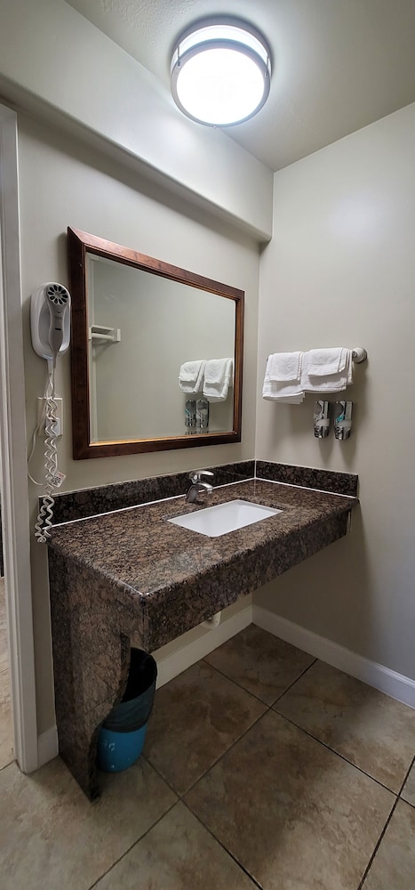 Pismo Beachwalker Inn & Suites - photo 48